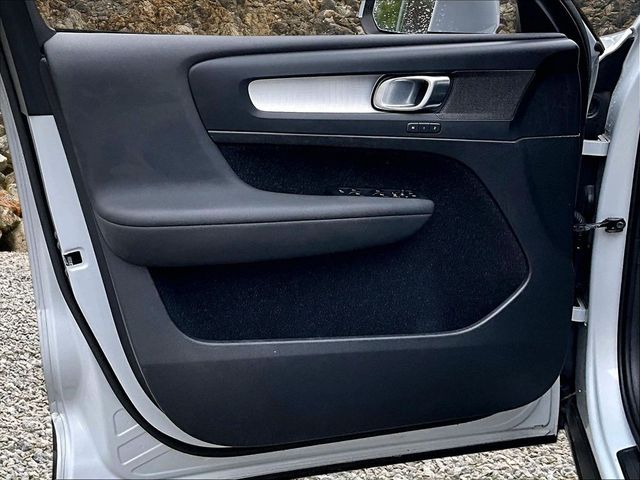 2020 Volvo XC40 T5 Momentum