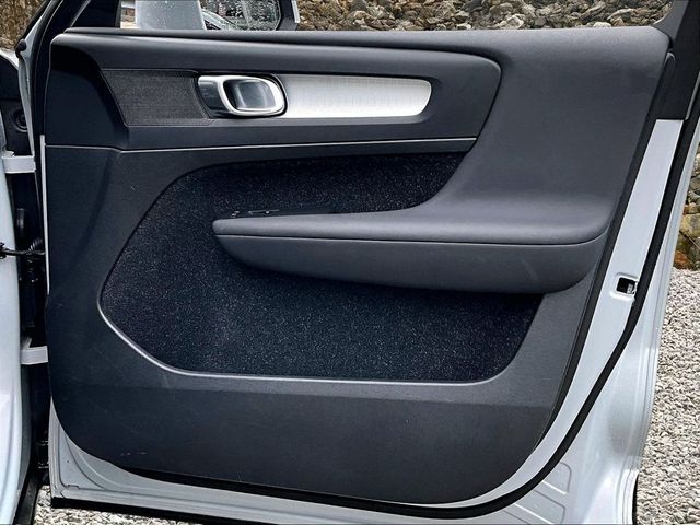 2020 Volvo XC40 T5 Momentum