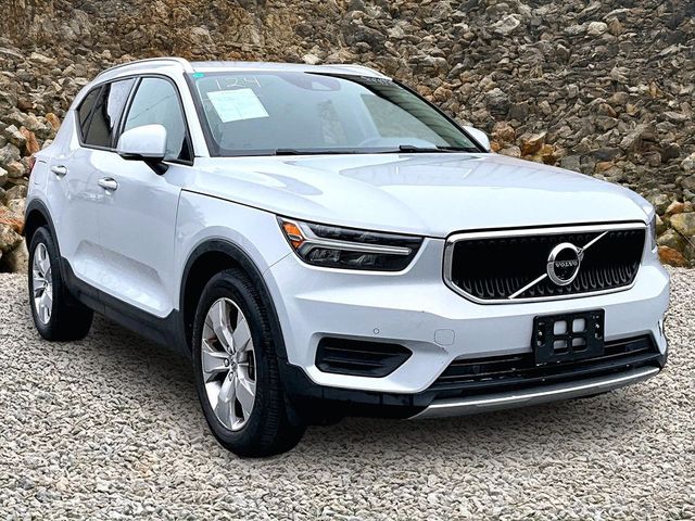 2020 Volvo XC40 T5 Momentum