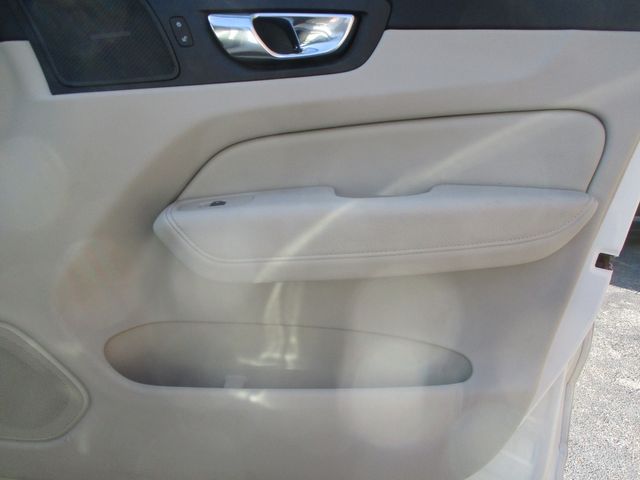 2020 Volvo XC60 T5 Momentum