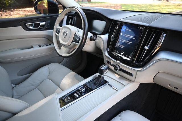 2020 Volvo XC60 T5 Momentum