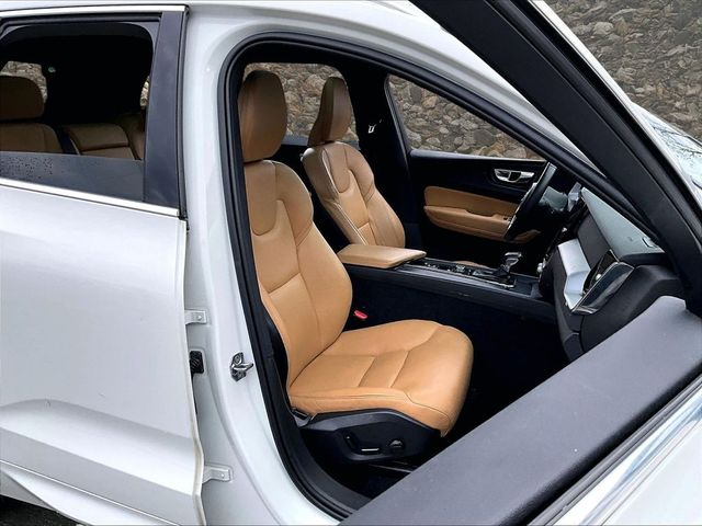 2020 Volvo XC60 T5 Momentum