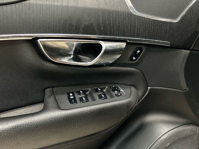 2020 Volvo XC90 T6 MOMENTUM 7-PASSENGER