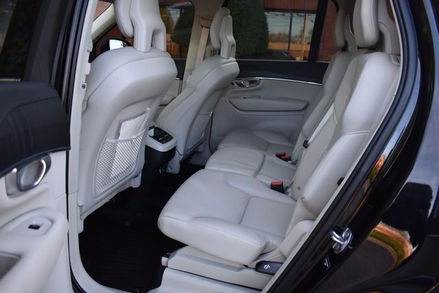 2020 Volvo XC90 T6 Momentum 7-Passenger