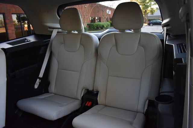 2020 Volvo XC90 T6 Momentum 7-Passenger