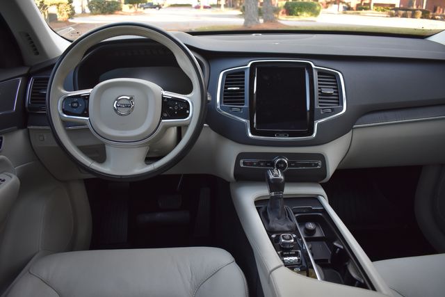 2020 Volvo XC90 T6 Momentum 7-Passenger