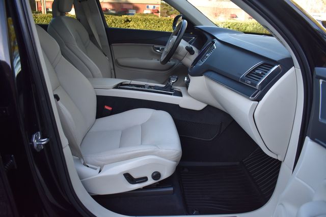 2020 Volvo XC90 T6 Momentum 7-Passenger
