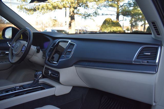 2020 Volvo XC90 T6 Momentum 7-Passenger