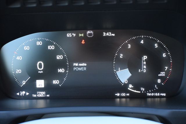 2020 Volvo XC90 T6 Momentum 6-Passenger