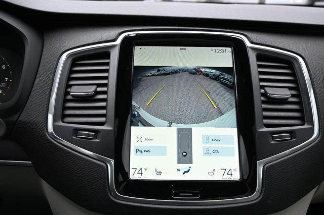 2020 Volvo XC90 T6 Momentum 6-Passenger