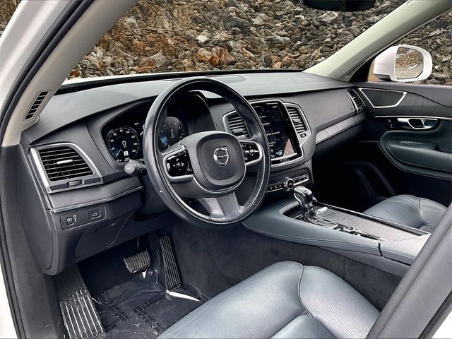 2020 Volvo XC90 T6 Momentum 7-Passenger