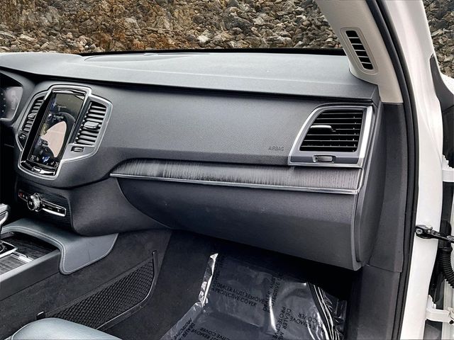 2020 Volvo XC90 T6 Momentum 7-Passenger