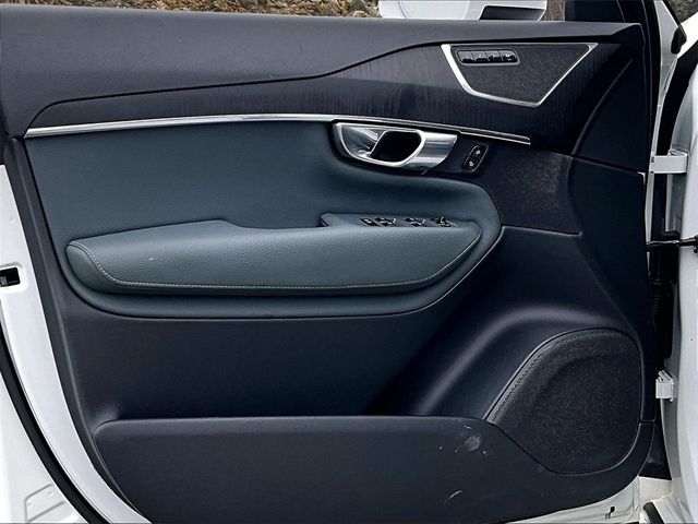 2020 Volvo XC90 T6 Momentum 7-Passenger