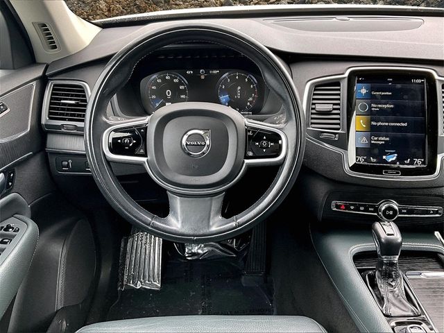 2020 Volvo XC90 T6 Momentum 7-Passenger