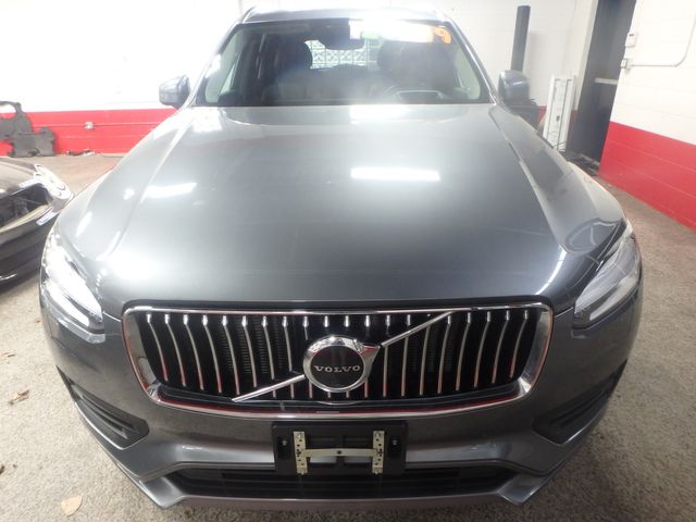 2020 Volvo XC90 T8 eAWD Momentum 7-Passenger