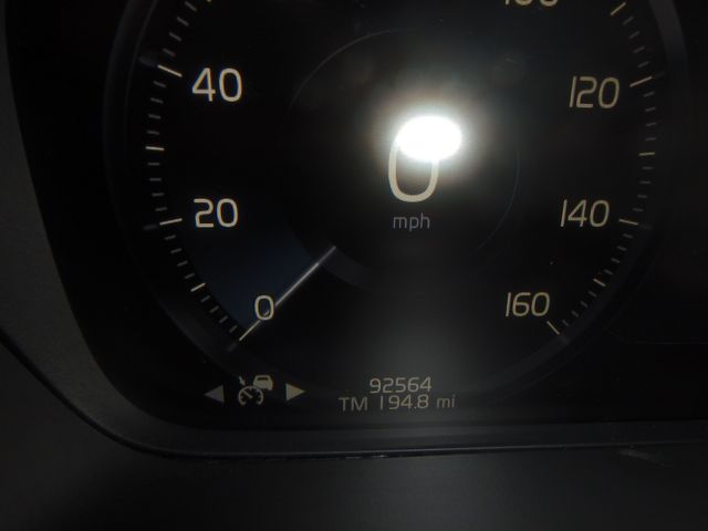 2020 Volvo XC90 T8 eAWD Momentum 7-Passenger