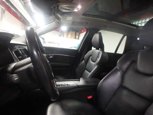 2020 Volvo XC90 T8 eAWD Momentum 7-Passenger