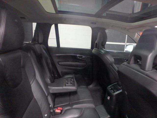 2020 Volvo XC90 T8 eAWD Momentum 7-Passenger