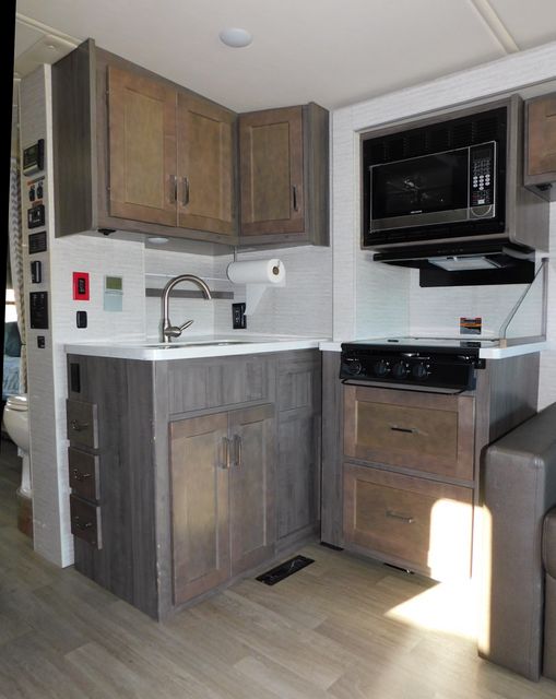 2020 Winnebago Adventurer WFF30T