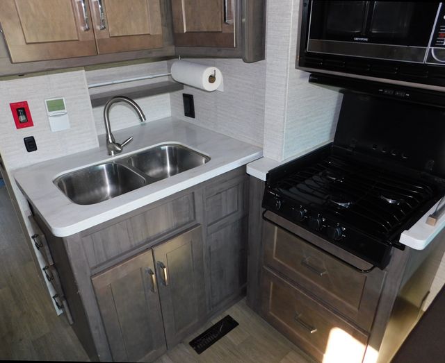 2020 Winnebago Adventurer WFF30T