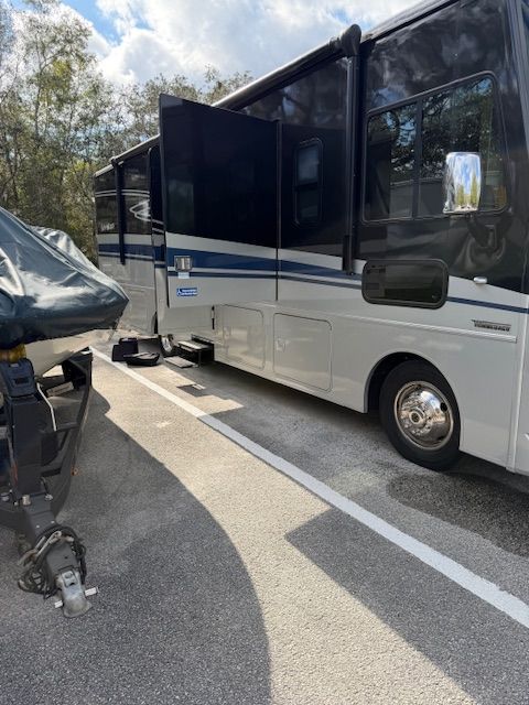 2020 Winnebago Adventurer WFF30T
