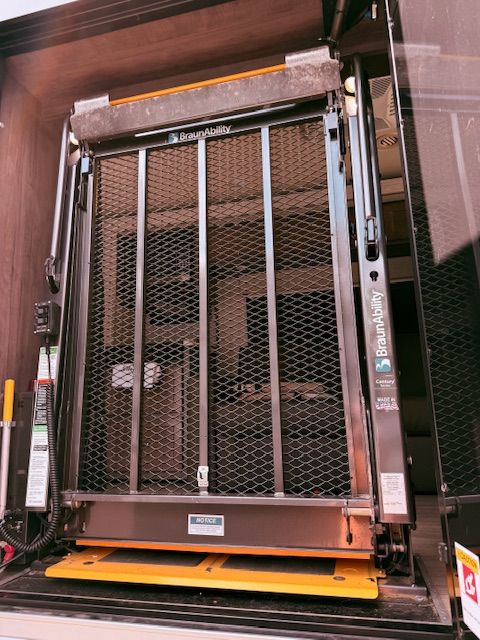 2020 Winnebago Adventurer WFF30T