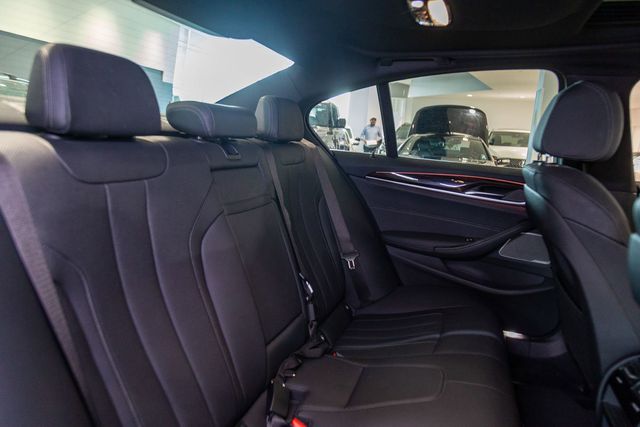 2021 BMW 530i Premium Pkg  Harman Kardon surround sound