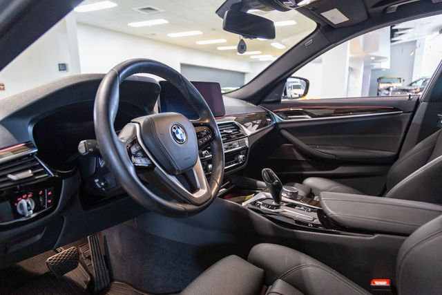 2021 BMW 530i Premium Pkg  Harman Kardon surround sound
