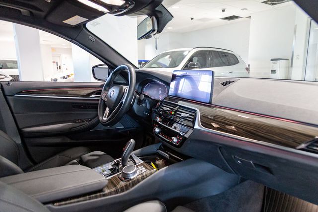 2021 BMW 530i Premium Pkg  Harman Kardon surround sound