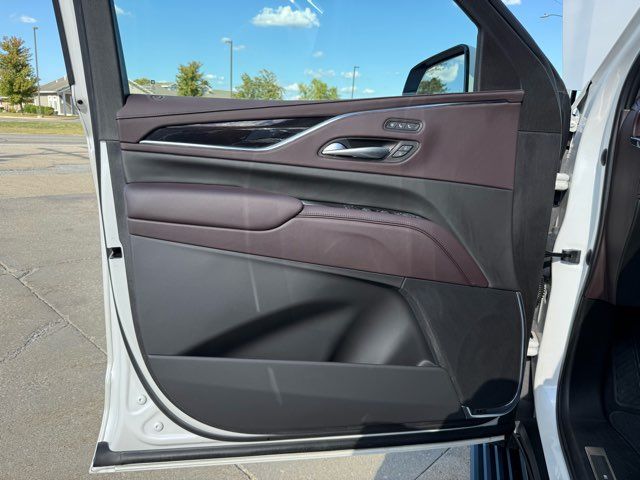 2021 Cadillac Escalade Premium Luxury Platinum | Gifford, IL | Trav's Automotive