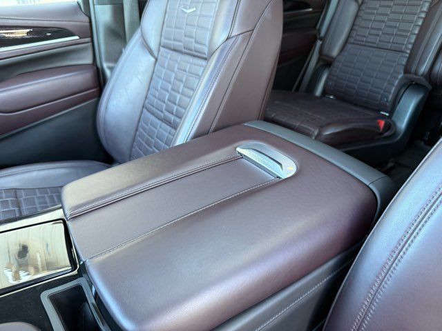 2021 Cadillac Escalade Premium Luxury Platinum | Gifford, IL | Trav's Automotive