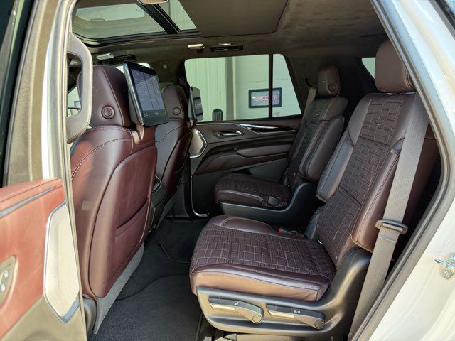 2021 Cadillac Escalade Premium Luxury Platinum | Gifford, IL | Trav's Automotive