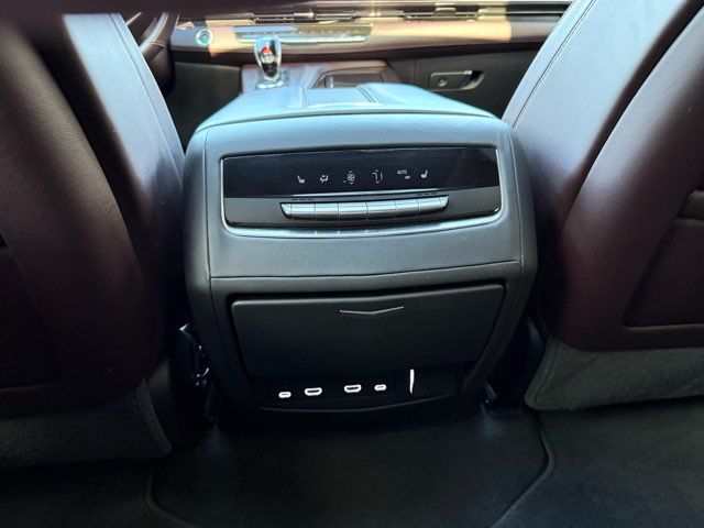 2021 Cadillac Escalade Premium Luxury Platinum | Gifford, IL | Trav's Automotive