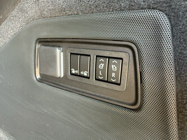 2021 Cadillac Escalade Premium Luxury Platinum | Gifford, IL | Trav's Automotive