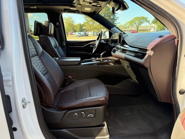 2021 Cadillac Escalade Premium Luxury Platinum | Gifford, IL | Trav's Automotive