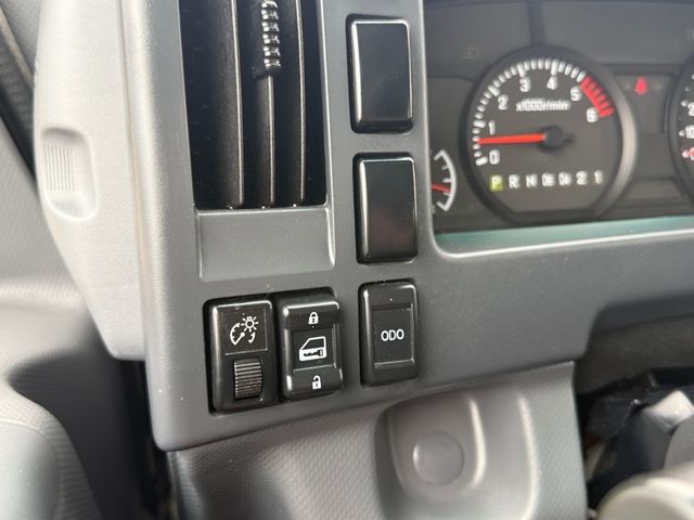 2021 Chevrolet 4500 14FT Box Truck V8 | Canton, Ohio | Ohio Auto Warehouse LLC 2021 Chevrolet 4500 14FT Box Truck V8 | Canton, Ohio | Ohio Auto Warehouse LLC