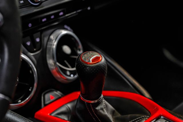 2021 Chevrolet Camaro LT1 6.2L V8 6-Speed Black Pkg 20" CARBON WHEELS | Dallas, TX | East Dallas Diesel 2021 Chevrolet Camaro LT1 6.2L V8 6-Speed Black Pkg 20" CARBON WHEELS | Dallas, TX | East Dallas Diesel