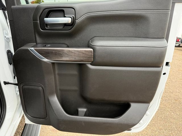 2021 Chevrolet SILVERADO 1500 LTZ 4x4 V8 Crew Cab | Canton, Ohio | Ohio Auto Warehouse LLC 2021 Chevrolet SILVERADO 1500 LTZ 4x4 V8 Crew Cab | Canton, Ohio | Ohio Auto Warehouse LLC