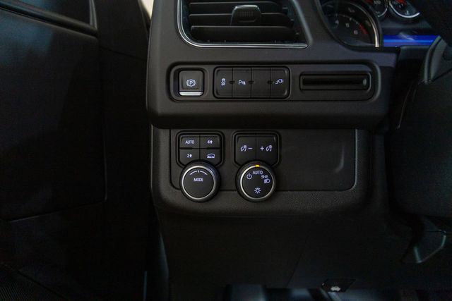 2021 Chevrolet Suburban New Style 3rd row LS