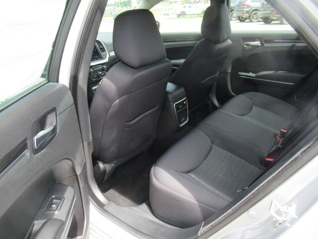 2021 Chrysler 300 Touring