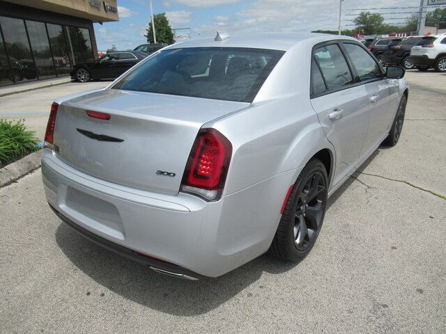 2021 Chrysler 300 Touring
