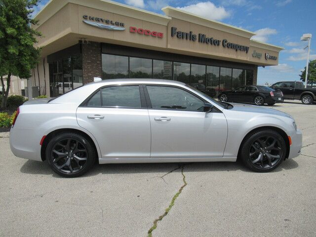 2021 Chrysler 300 Touring