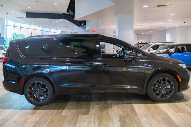 2021 Chrysler Pacifica Limited AWD 3rd row S Appearance Package