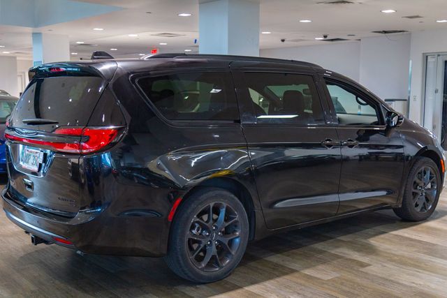 2021 Chrysler Pacifica Limited AWD 3rd row S Appearance Package