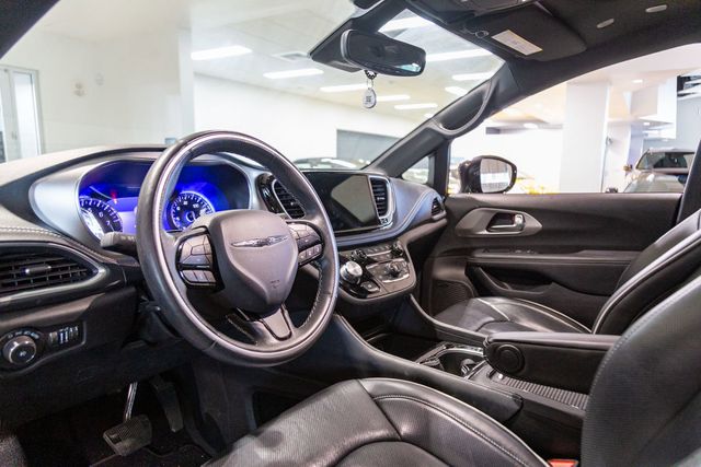 2021 Chrysler Pacifica Limited AWD 3rd row S Appearance Package