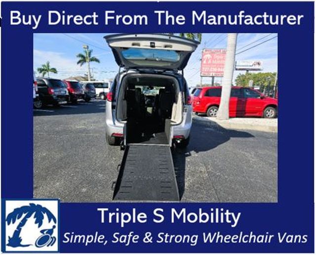 2021 Chrysler Pacifica Touring L Wheelchair Van Handicap Ramp Van  | Pinellas Park, Florida | Triple S Mobility, Inc