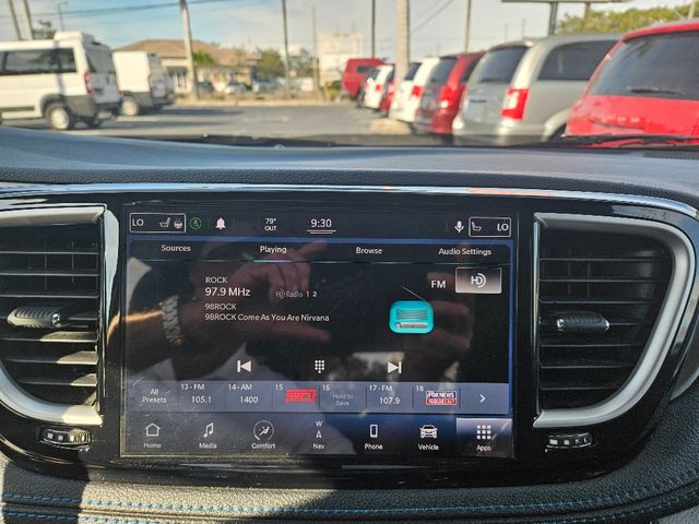 2021 Chrysler Pacifica Touring L Wheelchair Van Handicap Ramp Van