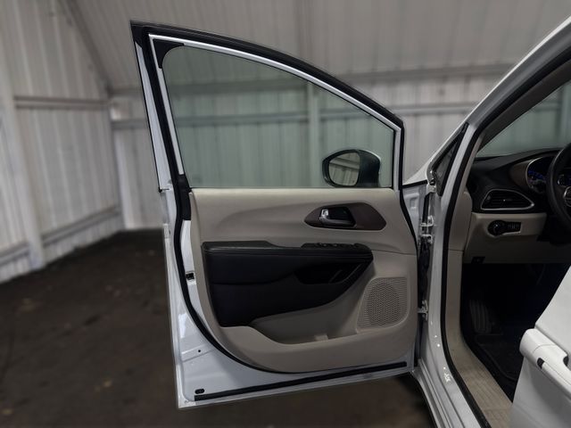 2021 Chrysler VOYAGER LXI | Houston, TX | Texas Star Motors 2021 Chrysler VOYAGER LXI | Houston, TX | Texas Star Motors