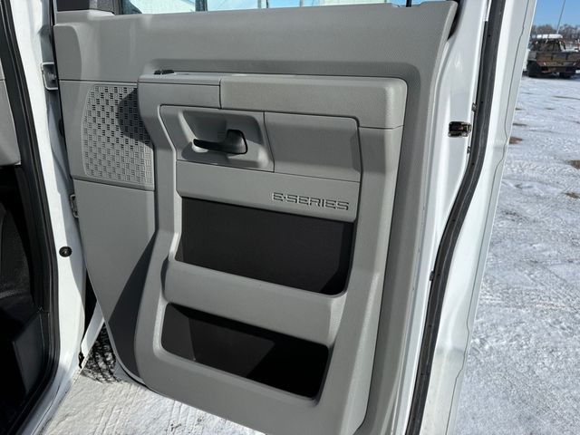 2021 Ford ECONOLINE E350 SUPER DUTY 16FT Box | Canton, Ohio | Ohio Auto Warehouse LLC 2021 Ford ECONOLINE E350 SUPER DUTY 16FT Box | Canton, Ohio | Ohio Auto Warehouse LLC