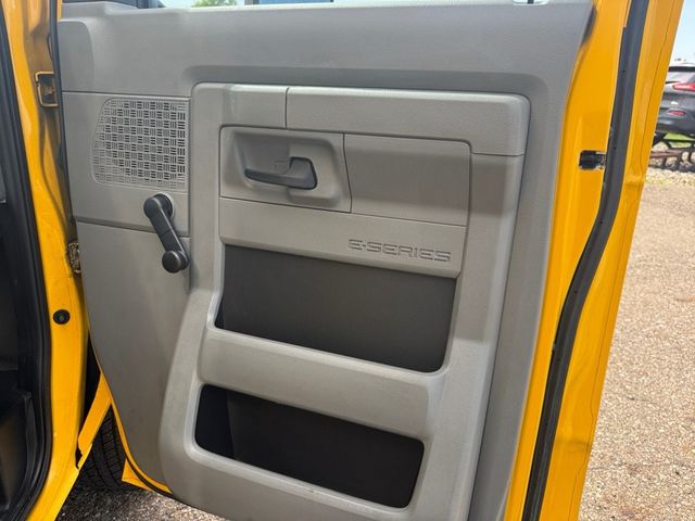 2021 Ford ECONOLINE E350 SD V8 16 FT Box WeFinance | Canton, Ohio | Ohio Auto Warehouse LLC